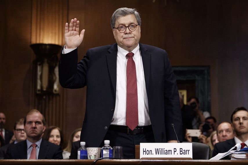 El fiscal general estadounidense, William Barr, presta juramento durante su comparecencia ante el comité judiciario del Senado estadounidense en el Capitolio, Washington D.C,&nbsp; este miércoles.