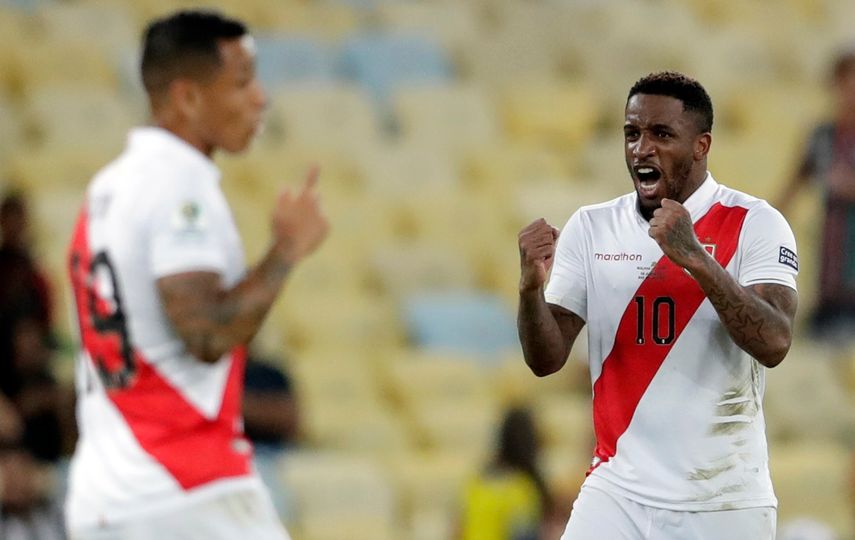 Al menos 10 jugadores de Perú, entre ellos Jefferson Farfán, que celebra en la foto un gol en la Copa América 2019, invitaron al pueblo a votar por la democracia el 6 de junio