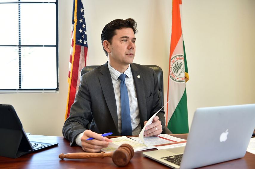 El vicepresidente de la comisión de la ciudad de Miami, Ken Russell.&nbsp;