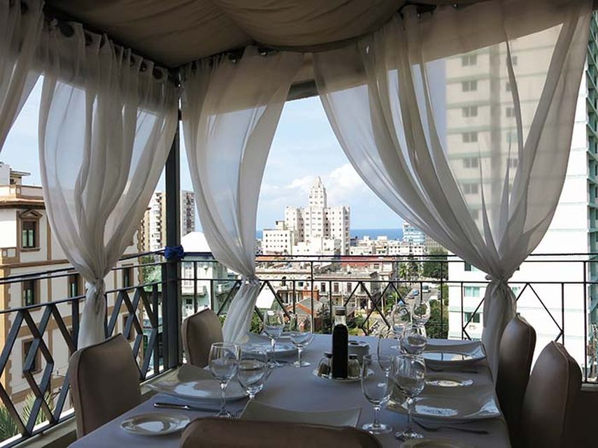 Café Laurent, un paladar ubicado en el exclusivo reparto del Vedado, con una privilegiada vista al mar y a la ciudad. (FACEBOOK)