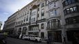 En la imagen vista de la fachada de los números 56-60 de Conduit Street, en el distrito de Mayfair, en Londres, el 4 de octubre de 2021. La propiedad está ligada al presidente de Azerbaiyán, Ilham Aliyev, según un reporte llamado los Papeles de Pandora sobre presuntas irregularidades fiscales.&nbsp;