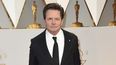 Michael J. Fox llega a la ceremonia de los Oscar el 26 de febrero de 2017 en Los Ángeles. El actor recibirá un premio honorífico de la AARP por su trabajo a través de su organización benéfica que aboga por la investigación del Parkinson en una ceremonia virtual el 15 de diciembre de 2021, anunció la AARP el martes 5 de octubre de 2021.