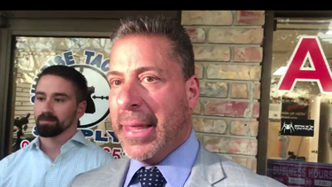 &nbsp;Los abogados de&nbsp;Sunrise Tactical Supply in Coral Springs hablan con la prensa.&nbsp;