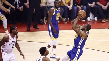 Despues de haber perdido el primer partido de la serie por 118-109, los Warriors, que siguieron sin el alero Kevin Durant, lesionado, demostraron que aun cuando sus estrellas no están o no tienen su mejor, siempre dentro del equipo hay un jugador que puede ser decisivo.