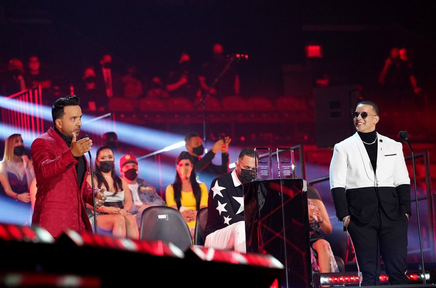 Luis Fonsi y Daddy Yankee reciben el Premio Billboard Cancion Latina de la Década por el tema Despacito.&nbsp;