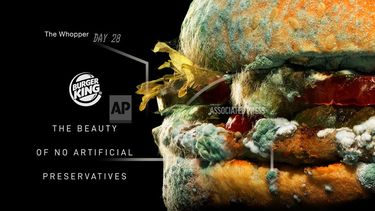Burger King dijo que tambi&eacute;n quitar&aacute; los colorantes y sabores artificiales de todos sus s&aacute;ndwiches.