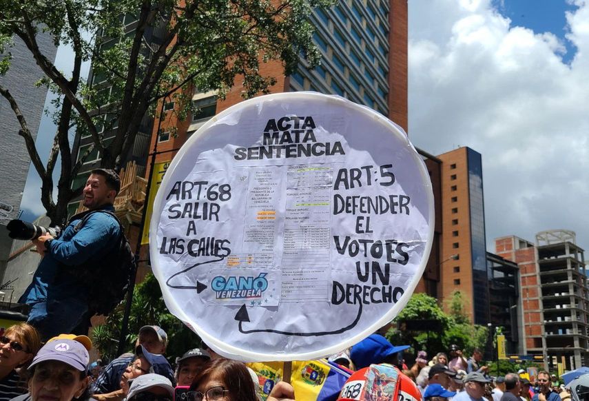 Bajo el lema  Bajo el lema
