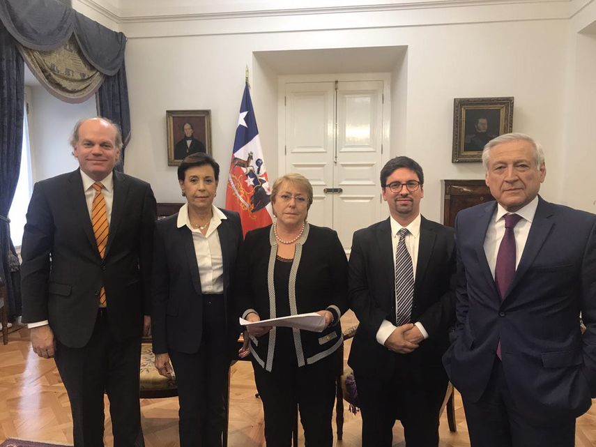 La madre de Leopoldo López, Antonieta Mendoza, y el vicepresidente de la Asamblea Nacional de Venezuela, Freddy Guevara, se reúnen con la presidenta de Chile&nbsp;&nbsp;Michelle Bachelet.&nbsp;