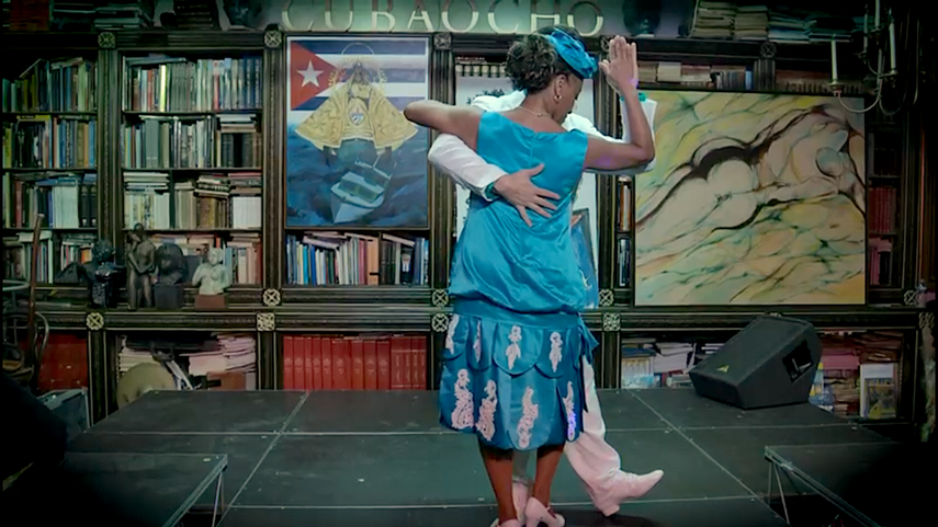Marisol Blanco y Carlos Ramírez bailan Almendra.