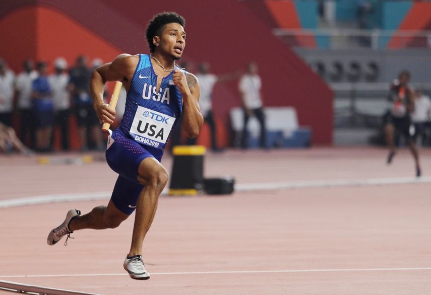 Obi Igbokwe, de Estados Unidos, corre en una semifinal mixta de relevos de 4 x 400 metros en el Campeonato Mundial de Atletismo en Doha, Qatar, el sábado 28 de septiembre de 2019&nbsp;