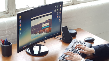 Samsung DeX conecta el Galaxy S8 con todo lo necesario para convertirse en una PC.