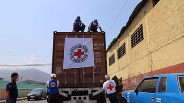 Llega a Venezuela el segundo cargamento de Cruz Roja con 22 toneladas de ayuda contra el coronavirus. Venezuela ha recibido el segundo cargamento de la Federación Internacional de Sociedades de la Cruz y la Media Luna Rojas (FICR), con 22 toneladas de ayuda humanitaria para contribuir a la lucha contra el coronavirus en el país.