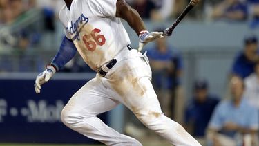 El cubano, que llegó a los Rojos vía cambio desde los Dodgers,&nbsp; se perdió los primeros dos juegos de la serie como sanción por su reacción en un altercado con los Piratas de Pittsburgh en el PNC Park, el pasado domingo.