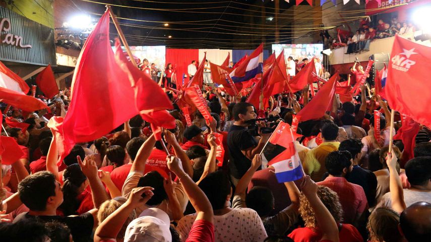 Seguidores de Mario Abdo Benítez celebraban la victoria de su candidato en las elecciones presidenciales de Paraguay
