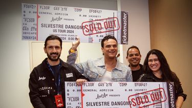 Silvestre Dangond celebra el triple sold out (agotados) en su gira de conciertos por los Estados Unidos.
