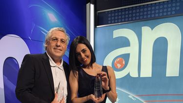 Por el reportaje&nbsp;En la Meta: Del campo de la batlla al Sue&ntilde;o ol&iacute;mpico,&nbsp;por el cual fue galardonado Americateve, participaron:&nbsp;Adrian Mauceri, editor y jefe de edicion; Miguel Cossio, productor y CEO e&nbsp; Irene Diaz, reportera del noticiero