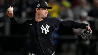 El abridor de los Yanquis de Nueva York, Gerrit Cole, lanza en la primera entrada del juego de exhibición ante los Azulejos de Toronto, el viernes 1 de marzo del 2024.