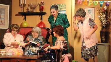 Escena de la comedia teatral de Havanafama Viejas, vírgenes y putas, dirigida por Juan Roca.&nbsp;