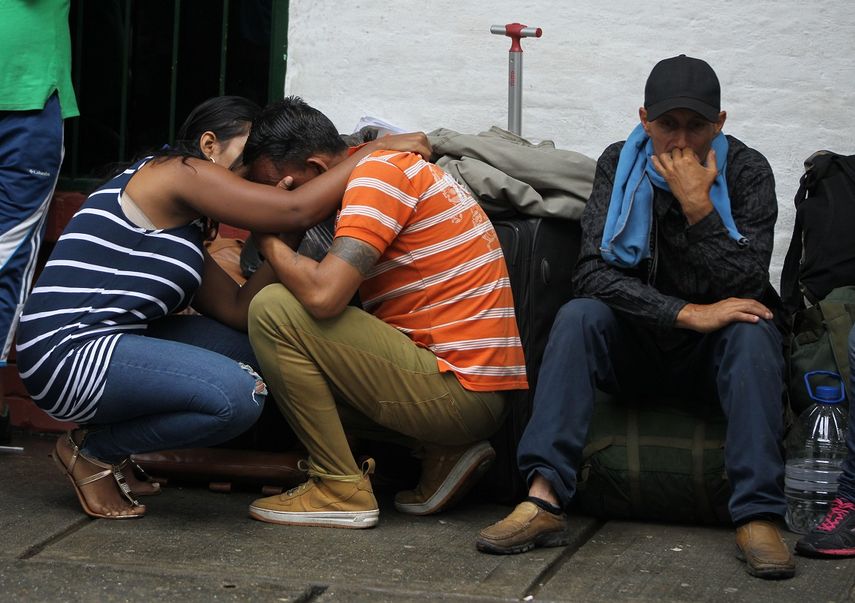 La ansiedad y la angustia se apodera de cientos de venezolanos que han pernoctado por vasiar semanas en carpas en un lote aledaño a la terminal de transportes de Cali, Colombia, a la espera de ser recibidos en esa ciudad o que les ayuden a llegar a Ecuador y Perú.