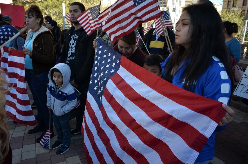 Un tribunal federal decidió hoy dar la espalda al Gobierno del presidente, Donald Trump, al reafirmar la decisión de una corte menor que había ordenado al Ejecutivo que mantuviera el programa de Acción Diferida para los Llegados en la Infancia (DACA) en activo hasta que se solucionara el caso.
