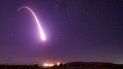 Imagen difundida por la Fuerza Aérea de Estados Unidos muestra el lanzamiento de prueba de un misil balístico intercontinental no armado Minuteman 3 en la Base Vandenberg, en California. Imagen difundida por la Fuerza Aérea de Estados Unidos muestra el lanzamiento de prueba de un misil balístico intercontinental no armado Minuteman 3 en la Base Vandenberg, en California.