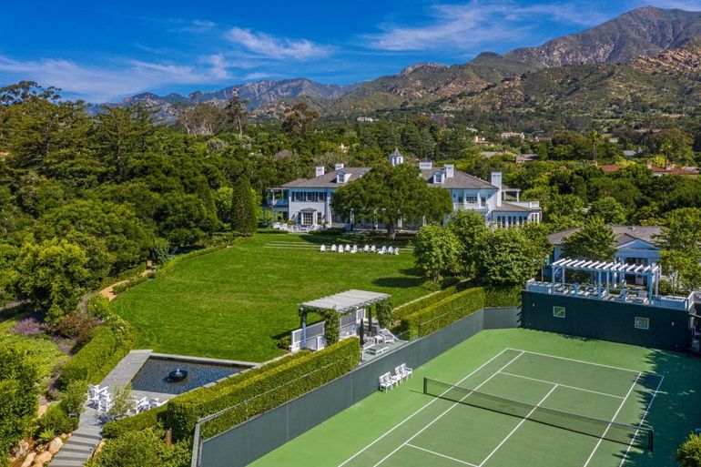 Adam Levine compra mansión por 52 millones de dólares.