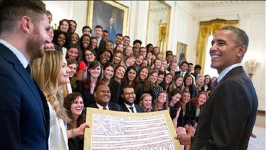  Barack Obama según sondeo, divulgado este jueves y elaborado por la cadena CNN del 29 al 31 de julio, lo sitúa  con un 54 % de aprobación entre los ciudadanos, frente al 45 % que no está contento con su gestión (CORTESÍA/