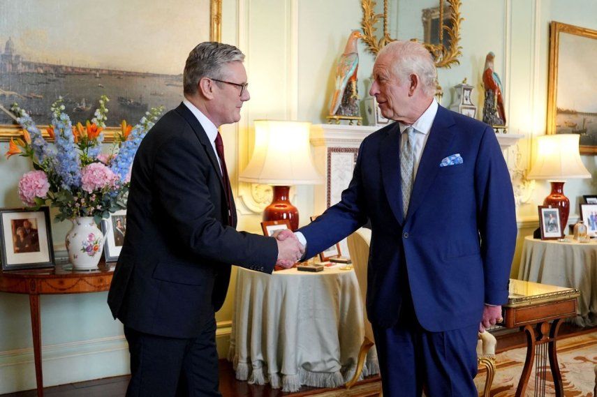 El rey Carlos III recibe al primer ministro del Reino Unido, Keir Starmer, en el Palacio de Buckingham en Londres el 5 de julio de 2024, un día después de las elecciones generales.&nbsp;