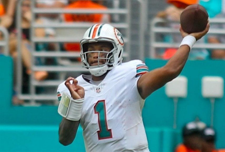 Tua Tagovailoa demuestra que es un buen conductor de la ofensiva de los Dolphins.