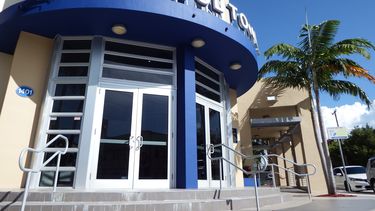 Fachada de la sede de la CAMACOL en Miami