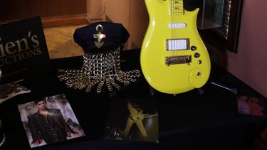 La&nbsp;guitarra&nbsp;Yellow Cloud, que perteneció al legendario Prince.&nbsp;