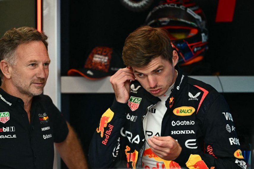 El director del equipo británico y CEO de Red Bull Racing, Christian Horner (izq.), y el piloto holandés de Red Bull, Max Verstappen, en el circuito Red Bull Ring de Spielberg, Austria, el 28 de junio de 2025, previo al Gran Premio de Austria de Fórmula 1. El director del equipo británico y CEO de Red Bull Racing, Christian Horner (izq.), y el piloto holandés de Red Bull, Max Verstappen, en el circuito Red Bull Ring de Spielberg, Austria, el 28 de junio de 2025, previo al Gran Premio de Austria de Fórmula 1.