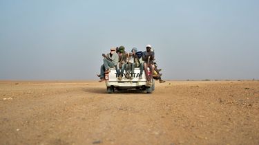 &nbsp;En esta fotograf&iacute;a del lunes 4 de junio de 2018, unos migrantes se dirigen a Libia desde Agadez, N&iacute;ger.