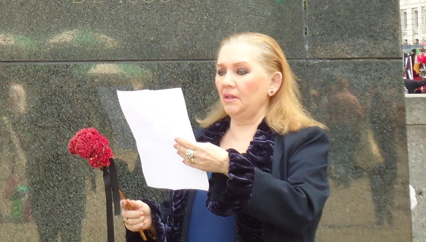 Imagen de la venezolana Maylin Silva durante un acto político en abril de 2011. Silva acaba de ser condenada en Miami a 30 meses de prisión por fraude migratorio e intento de fuga.