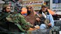 Talibanes patrullan armados las calles en Kabul, Afganistán. Talibanes patrullan armados las calles en Kabul, Afganistán.
