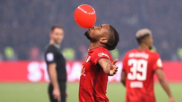 Christopher Nkunku del Leipzig celebra tras anotar el primer gol de su equipo en la final de la Copa de Alemania ante el Eintracht Frankfurt el sábado 3 de junio del 2023.&nbsp;