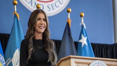 Departamento de Seguridad de EEUU  Kristi Noem 