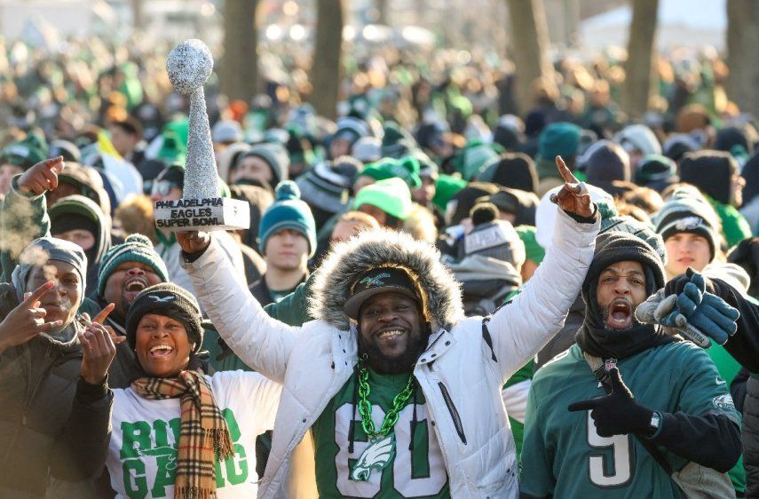 &nbsp;Los fanáticos celebran antes del desfile del campeonato del Super Bowl de los Philadelphia Eagles el 14 de febrero de 2025 en Filadelfia, Pensilvania.&nbsp;