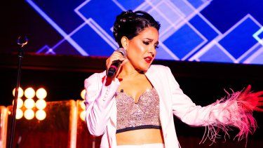 La cantante cubana Haydée Milanés presenta en Miami el tema Duele.