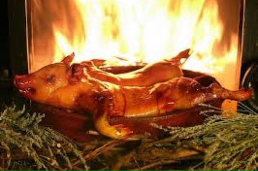El cerdo asado, lechón o cochinillo es el plato típico de la Navidad en muchos países latinoamericanos ( TWITTER ) 