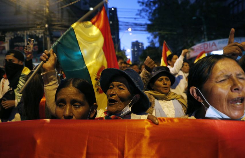 Manifestantes protestan la reelecci&oacute;n del presidente Evo Morales en La Paz, Bolivia, 23 de octubre de 2019.&nbsp;
