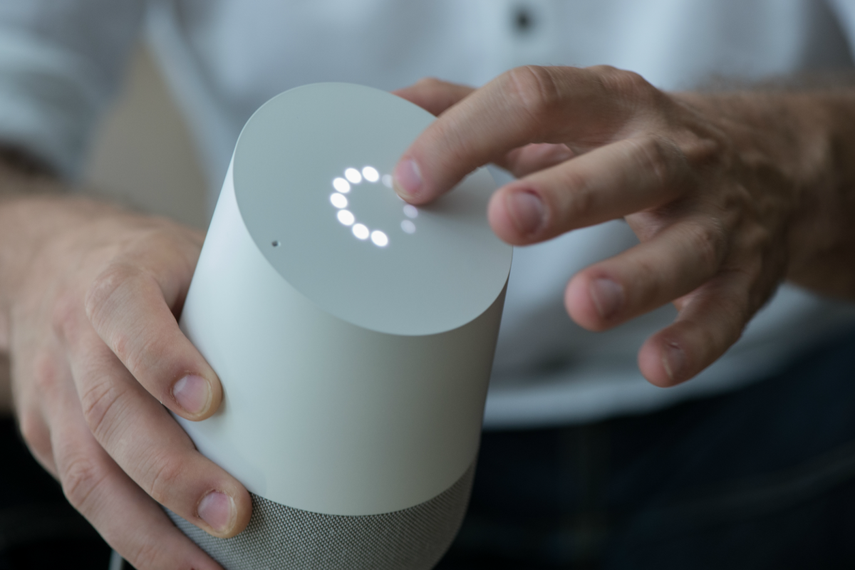 El volumen se puede graduar tocando la superficie táctil.&nbsp;