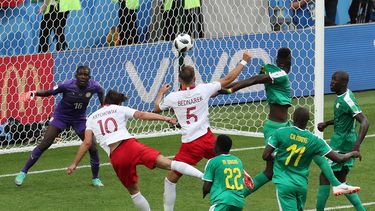 senegal le amarga el debut a lewandowski y voltea un grupo loco
