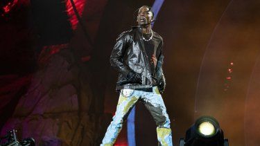 El rapero Travis Scott fue denunciado por el festival en el que