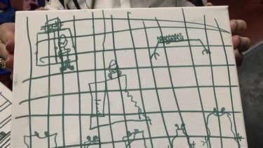 Esta fotografía sin fecha proporcionada por la Academia Estadounidense de Pediatría el viernes 5 de julio de 2019 muestra un dibujo elaborado por un niño migrante en el Centro de Alivio Humanitario de Caridades Católicas en McAllen, Texas.