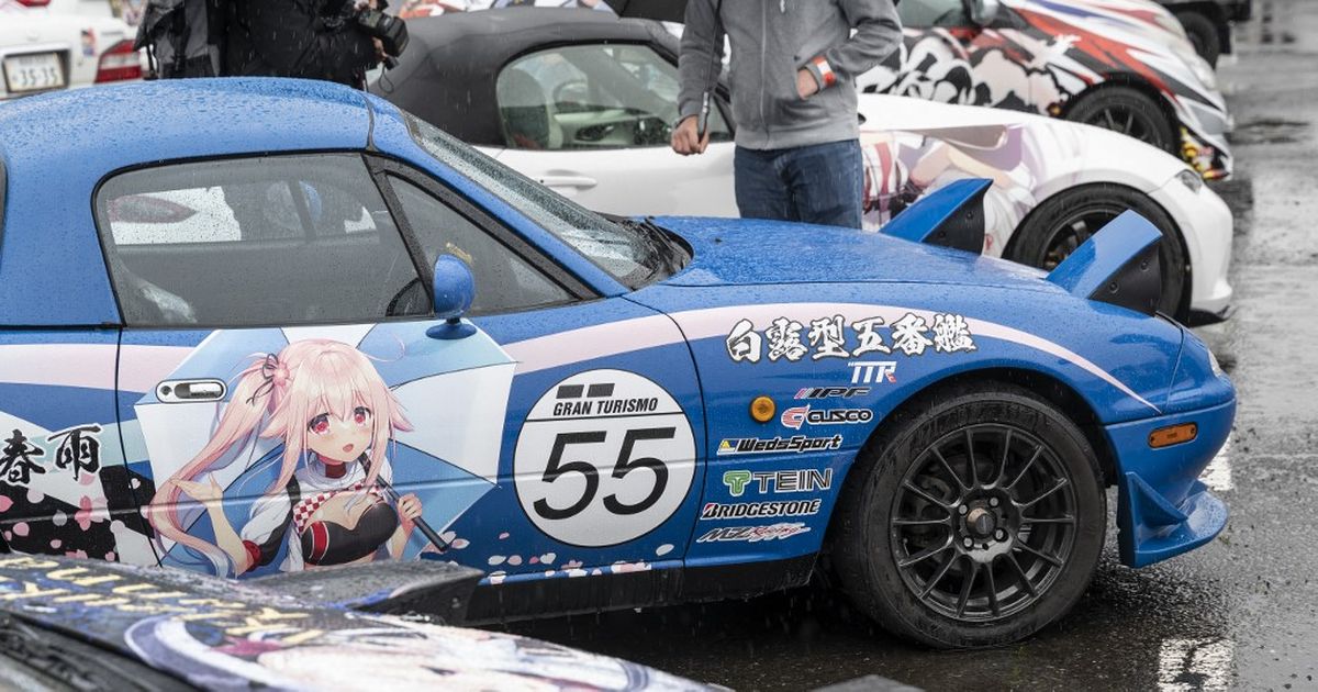 Japón impone tendencia de automóviles decorados con anime