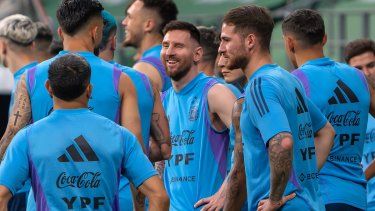 Lionel Messi (centro) durante un entrenamiento de Argentina en Beijing, el miércoles 14 de junio de 2023.