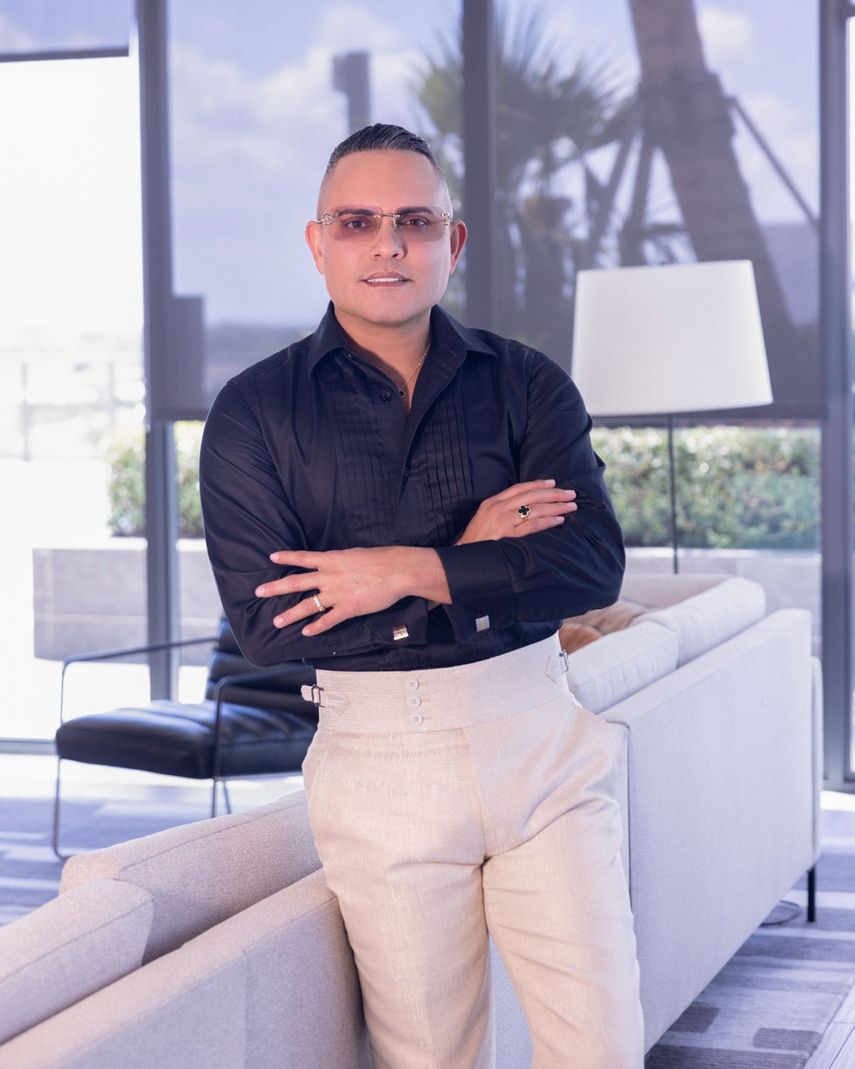 El Dr. Galán ha construido un legado que trasciende agujas y bisturís, basado en el bienestar, la innovación y la autenticidad