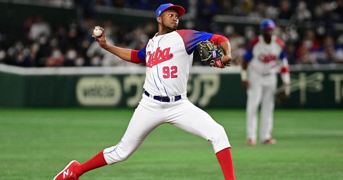 Cubano Raidel Martínez es histórico en Japón: iguala récord de salvados en la Liga Central