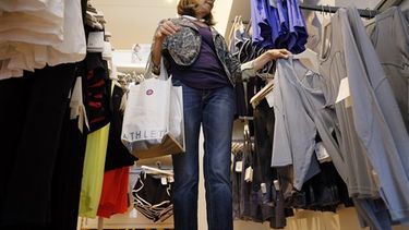 Los estadounidenses se mantienen renuentes a gastar dinero. Foto: (AP)